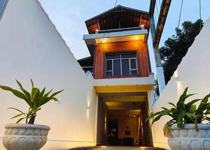 Royal Point Arugambay
